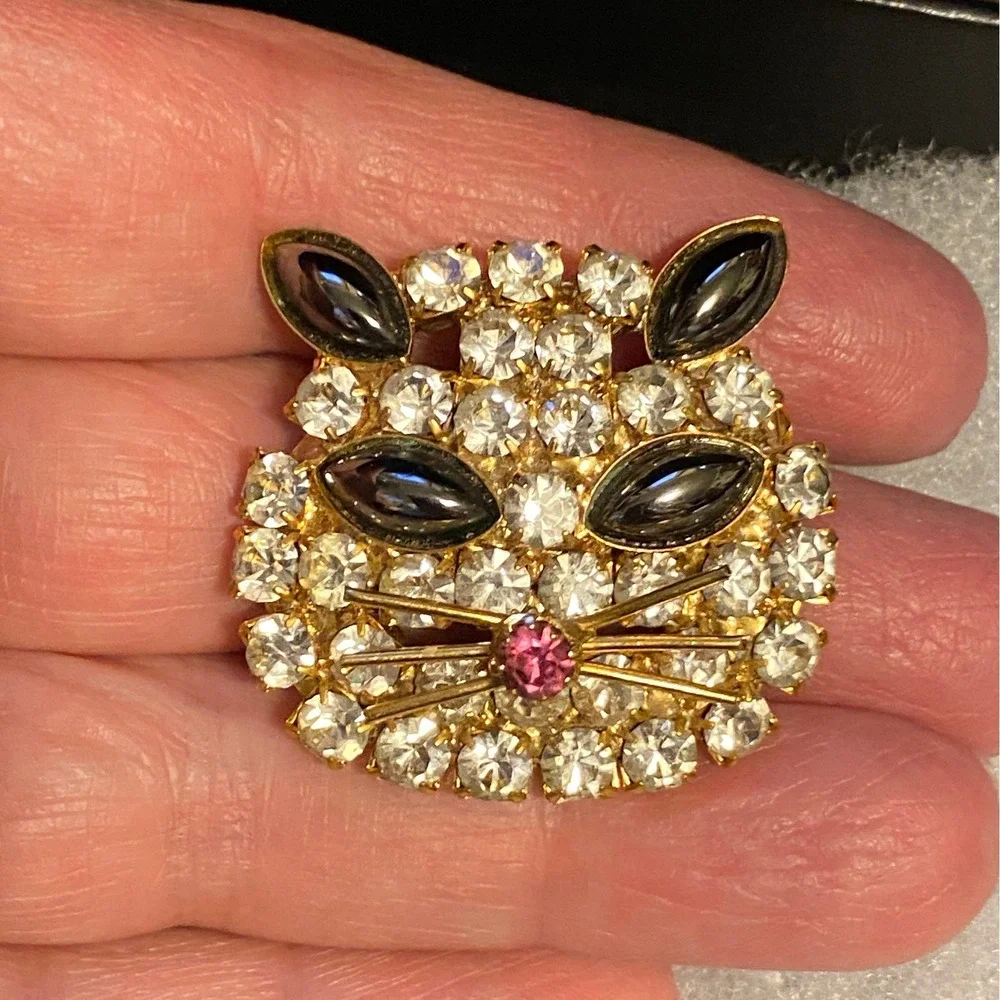 Vintage Cat Face‎ Rhinestone Pin